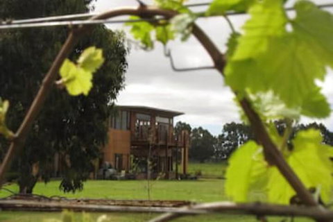 Bettenay Loft Spa Apartment & Lakeview Chalets - Accommodation QLD 0