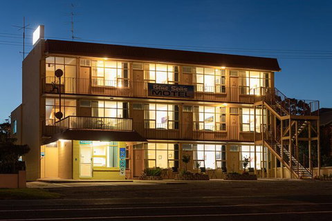 Blue Seas Motel - Accommodation QLD 3