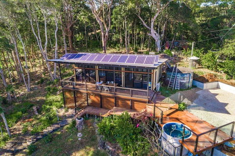 A PERFECT STAY - Ourmuli Cabin - Accommodation QLD 2