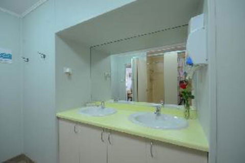 Travellers Rest Guesthouse - Accommodation QLD 0