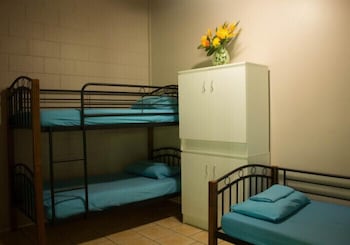 Dougies Backpackers - Accommodation QLD 3