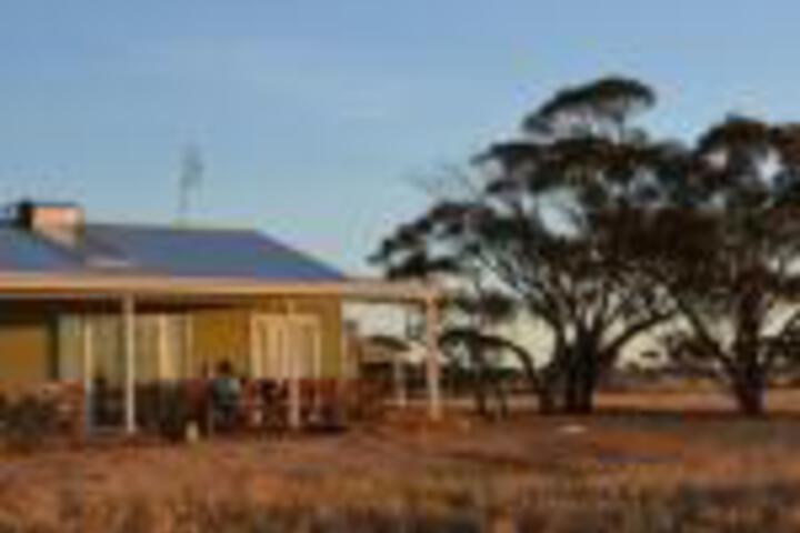 Merilup ACT Accommodation QLD