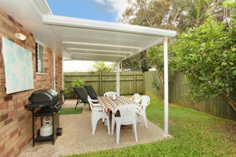 Unit 1 / 14 Tamarindus Street Marcoola Beach Pet Friendly 300 BOND Linen Supplied - Accommodation QLD 5
