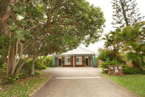 Unit 1 / 14 Tamarindus Street Marcoola Beach Pet Friendly 300 BOND Linen Supplied - Accommodation QLD 0