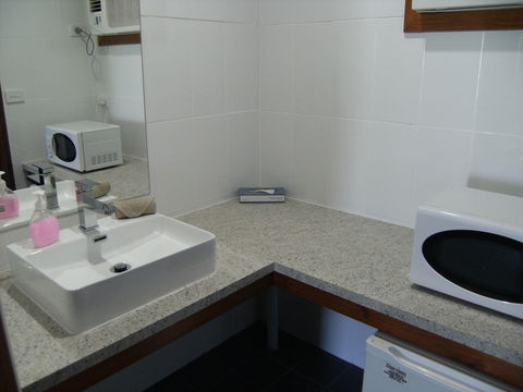 Regency Court Motel - Accommodation QLD 5