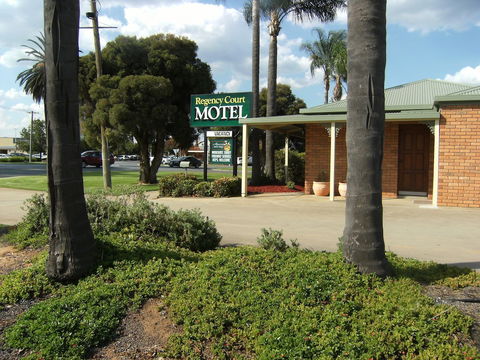Regency Court Motel - Accommodation QLD 1
