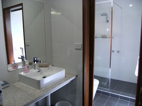 Regency Court Motel - Accommodation QLD 3