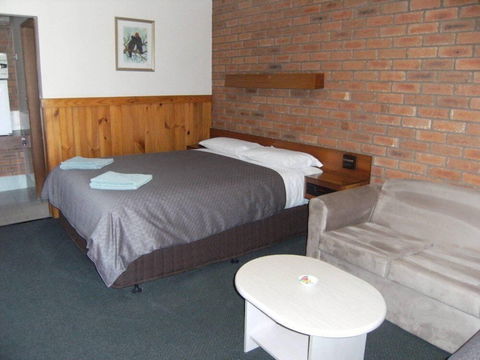 Regency Court Motel - Accommodation QLD 6