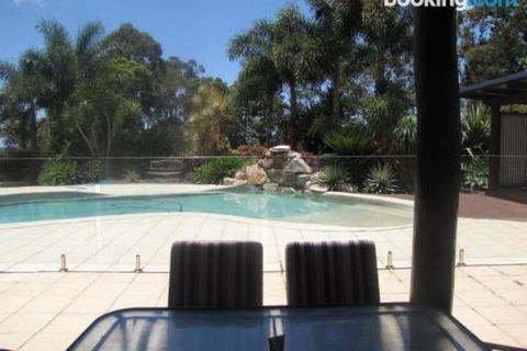 Takura Heights Modern Country Apartment With Pool Access - Accommodation QLD 4