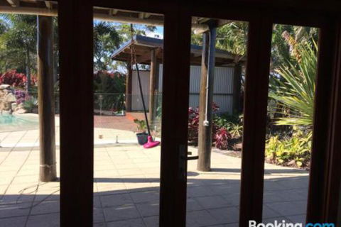 Takura Heights Modern Country Apartment With Pool Access - Accommodation QLD 5