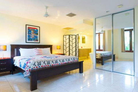 Luxury 1 Bed Apartment New King Bed & Bath - Accommodation QLD 4
