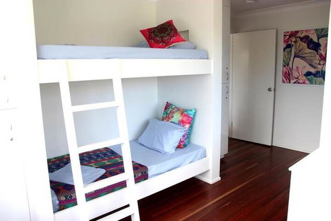 Yeppoon Beachhouse - Hostel - Accommodation QLD 7