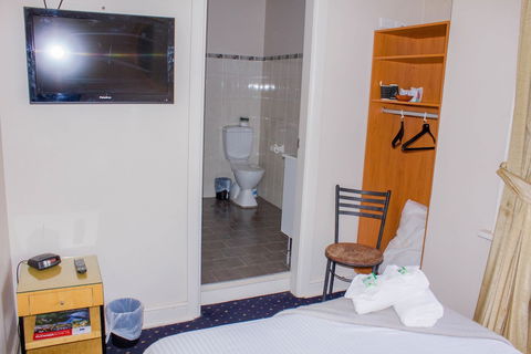 Gardners Inn Hotel - Accommodation QLD 6