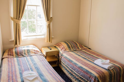 Gardners Inn Hotel - Accommodation QLD 3