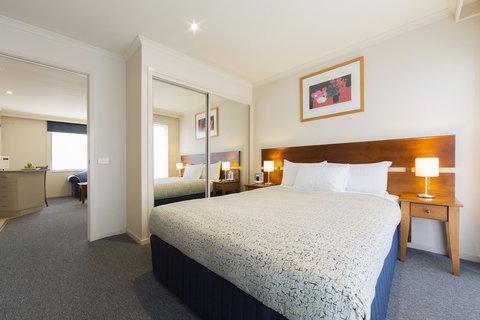 Canberra Parklands Central - Accommodation QLD 6