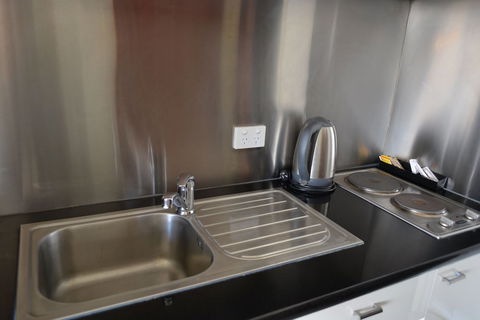 YTI Garden Hotel - Accommodation QLD 3