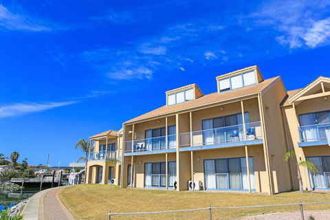 The Marina Hotel - Accommodation QLD 3