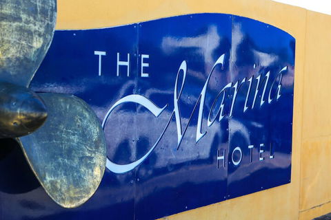 The Marina Hotel - Accommodation QLD 7
