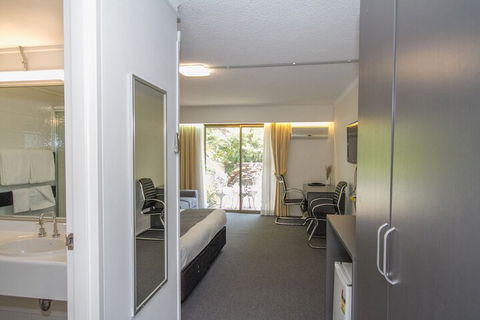 Quality Inn The Willows - Accommodation QLD 1