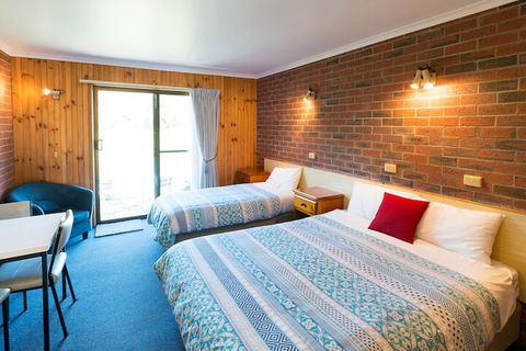 Kookaburra Motor Lodge - Accommodation QLD 2