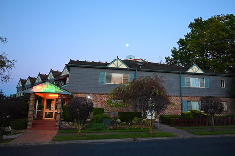 Grand Country Lodge Motel - Accommodation QLD 4