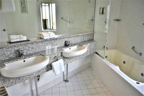 Grand Country Lodge Motel - Accommodation QLD 6