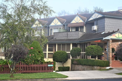 Grand Country Lodge Motel - Accommodation QLD 1