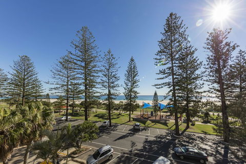 Oaks Gold Coast Calypso Plaza Suites - Accommodation QLD 1