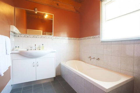 Beechworth Cedar Cottages - Accommodation QLD 5