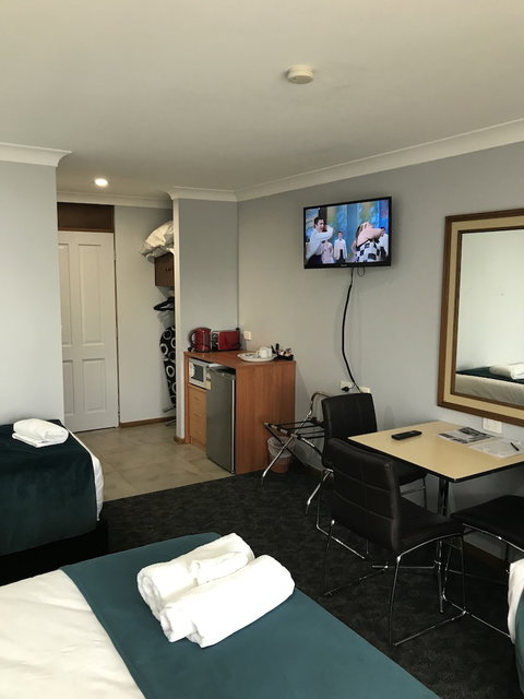 Town & Country Motor Inn Forbes - Accommodation QLD 4