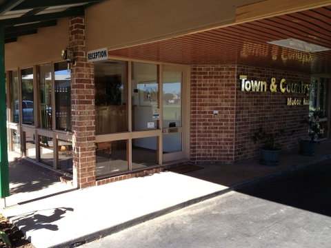 Town & Country Motor Inn Forbes - Accommodation QLD 3