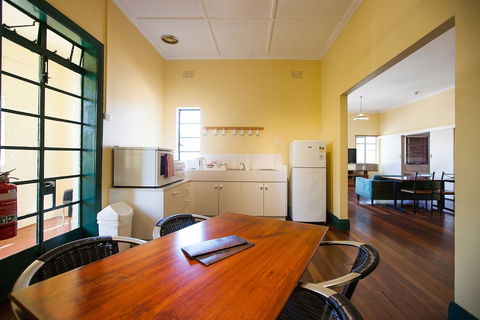 Captain Stirling Hotel - Accommodation QLD 3