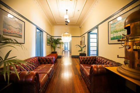 Captain Stirling Hotel - Accommodation QLD 1