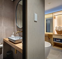 Zara Tower Hotel - Accommodation QLD