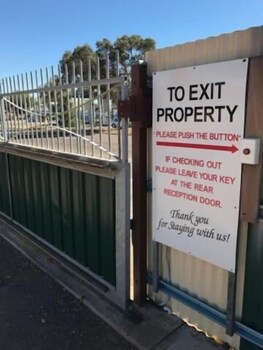 Pampas Motel - Accommodation QLD 0