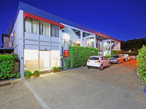 Airway Motel - Accommodation QLD 1