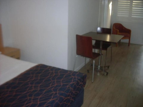 Airway Motel - Accommodation QLD 3