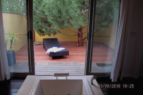 Blue Cliffs Retreat - Accommodation QLD 6