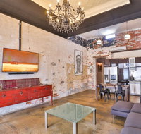 Indulge Apartments - Eighth Street - Accommodation QLD