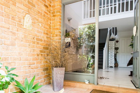 Anne's Waterfront Haven B&B - Accommodation QLD 2