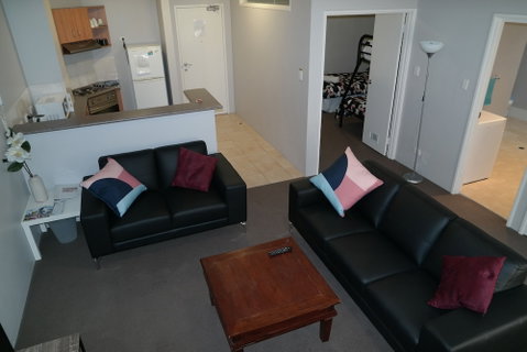 Duke's Apartments - Accommodation QLD 4