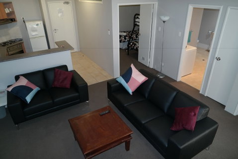 Duke's Apartments - Accommodation QLD 6