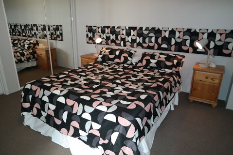 Duke's Apartments - Accommodation QLD 5