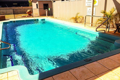 Spinifex Hotel - Accommodation QLD 1