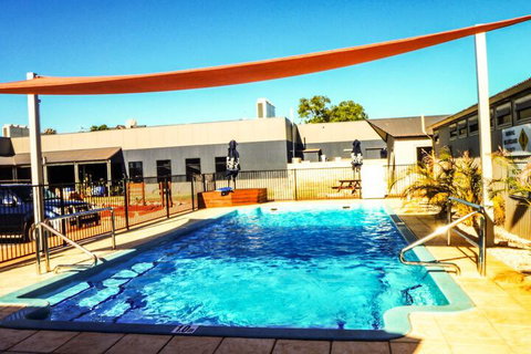 Spinifex Hotel - Accommodation QLD 2