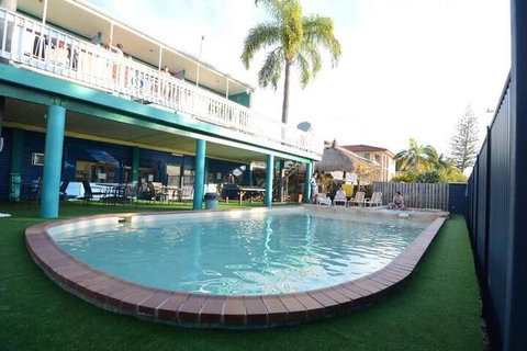 Backpackers In Paradise Resort - Accommodation QLD 4