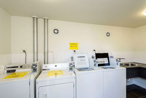 Coral Sands Motel - Accommodation QLD 6