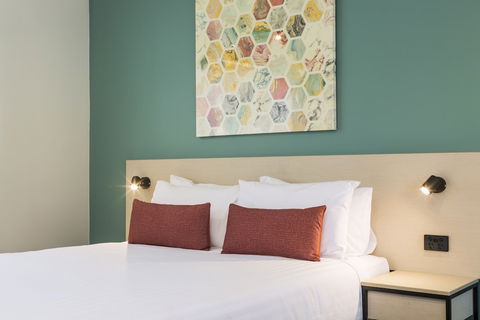 Nightcap At Balaclava Hotel - Accommodation QLD 3