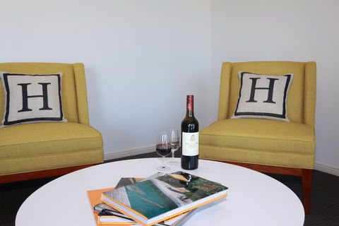 H Boutique Hotel - Accommodation QLD 2