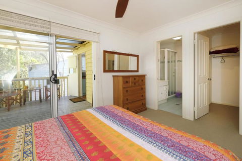 SPINNAKER 1 - Accommodation QLD 3